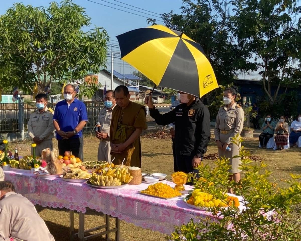 นายกฯสักการะสิ่งศักดิ์สิทธิ์ภายในที่ทำการองค์การบริหารส่วนตำบลโคกพระ