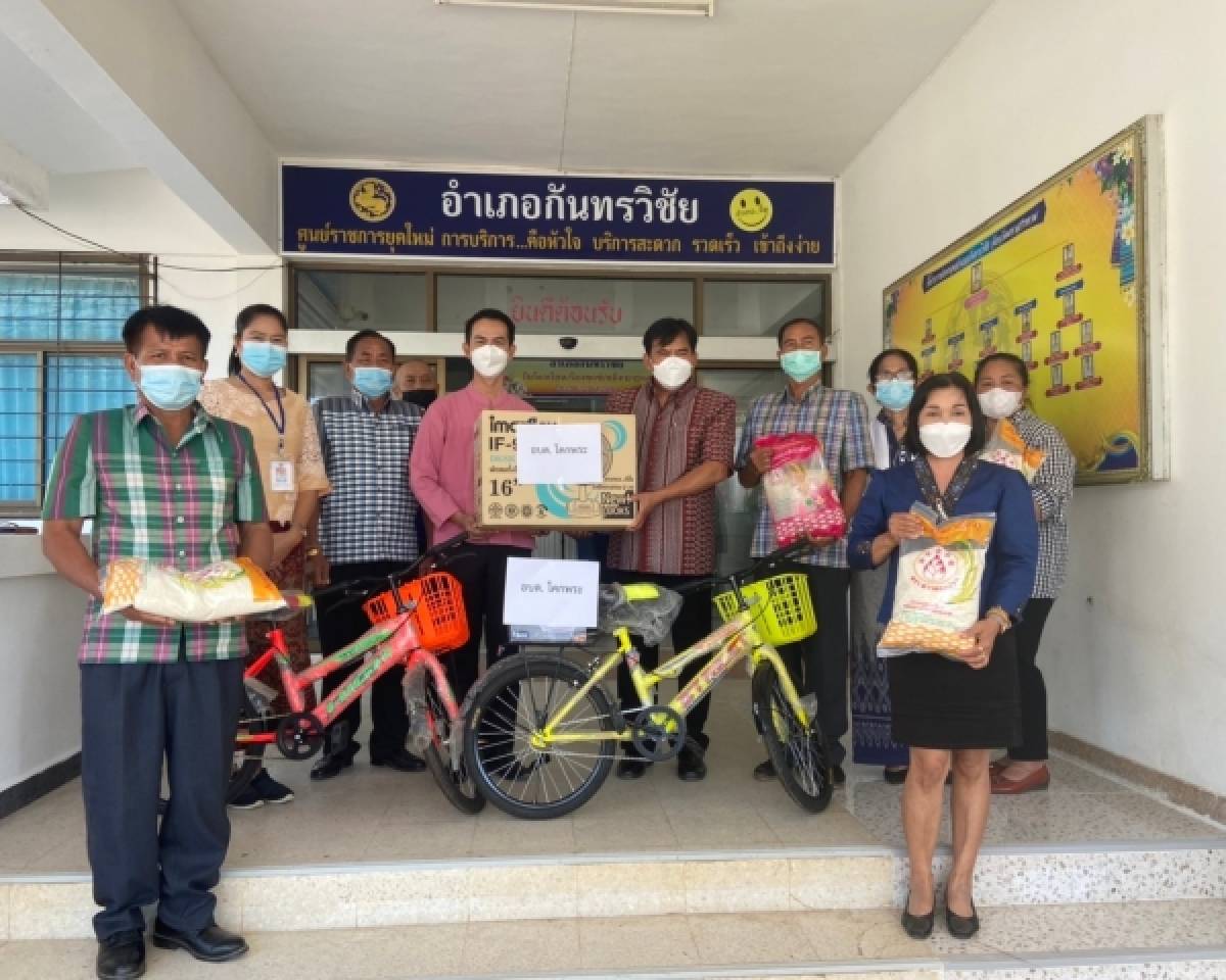 ร่วมบริจาคสิ่งของเพื่อนำไปเป็นของรางวัลในร้านมัจฉากาชาด